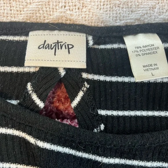 Daytrip Black and White Striped Long Sleeve Top - Picture 5 of 5